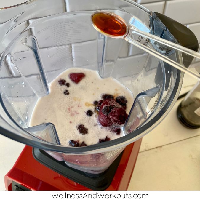 Frozen Fruit Smoothie for Weight Loss with Mixed Berries